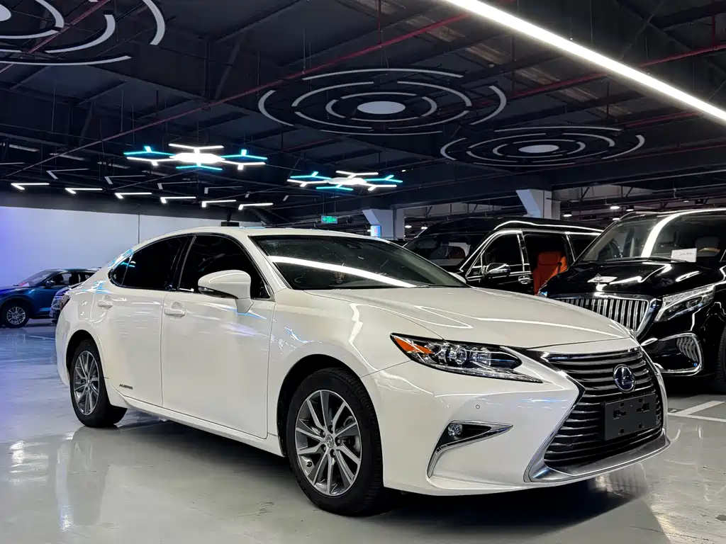 LEXUS  ES