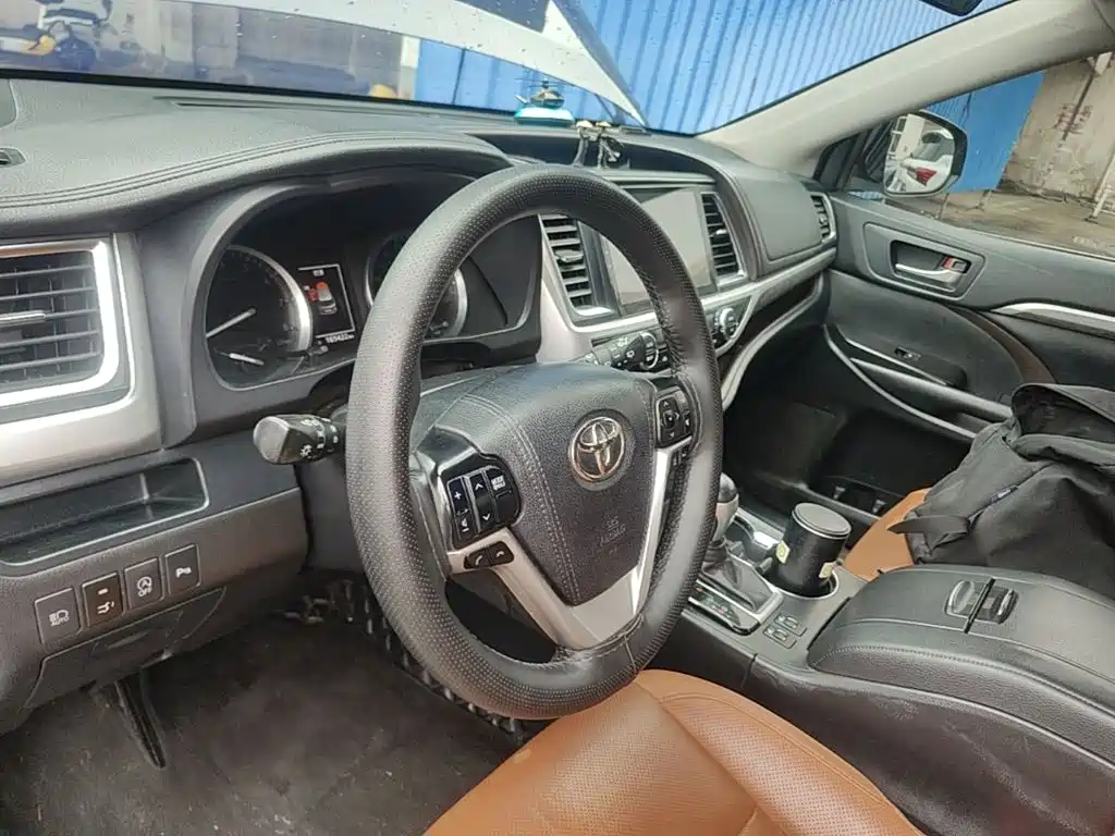 Toyota Highlander — миниатюра 11