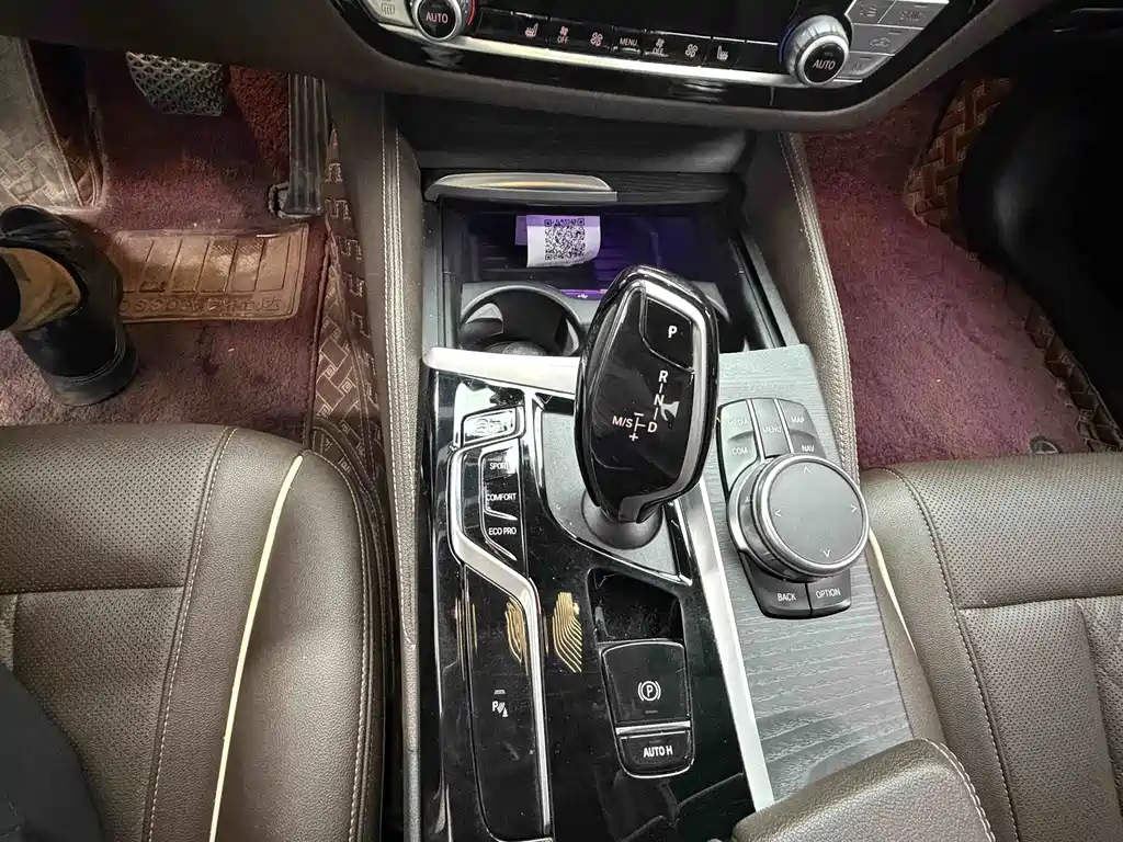 BMW 5 Series — миниатюра 12