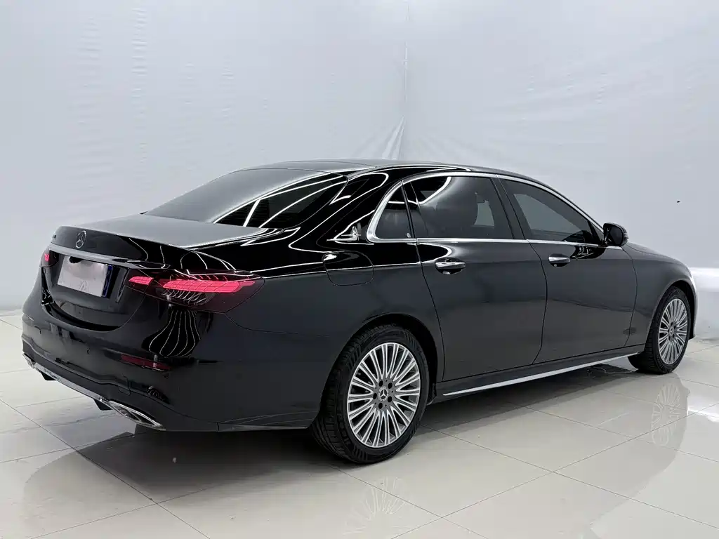 Mercedes-Benz E-Class — миниатюра 14