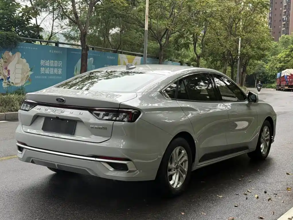 Ford Mondeo — миниатюра 7