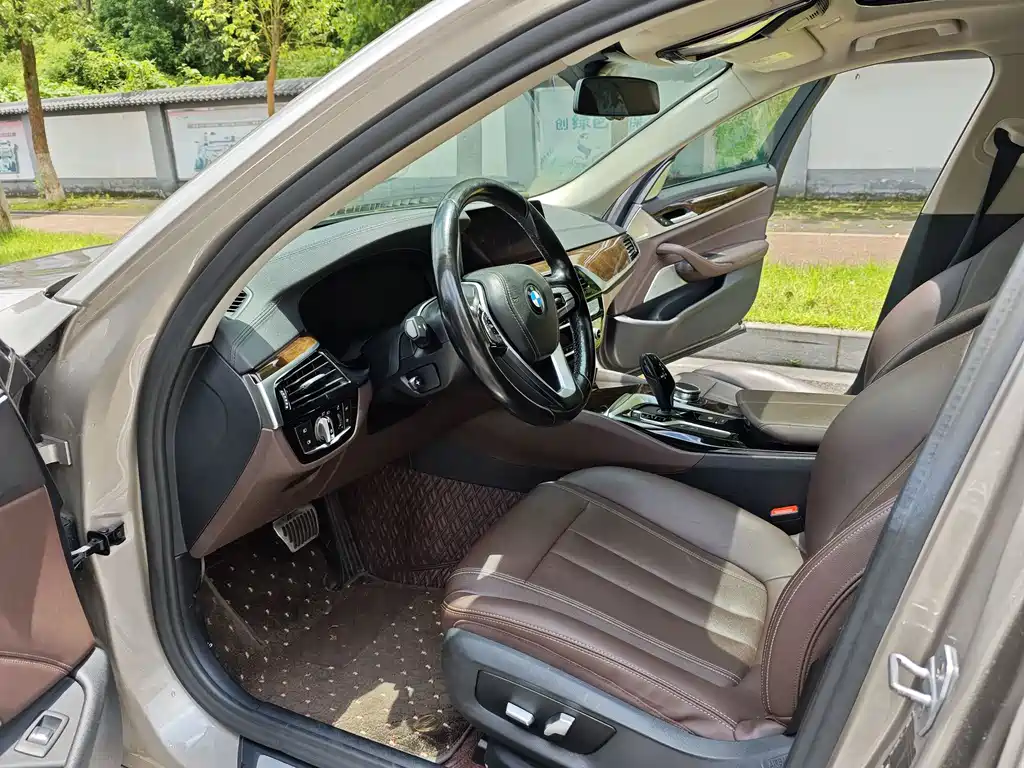 BMW 5 Series — миниатюра 8