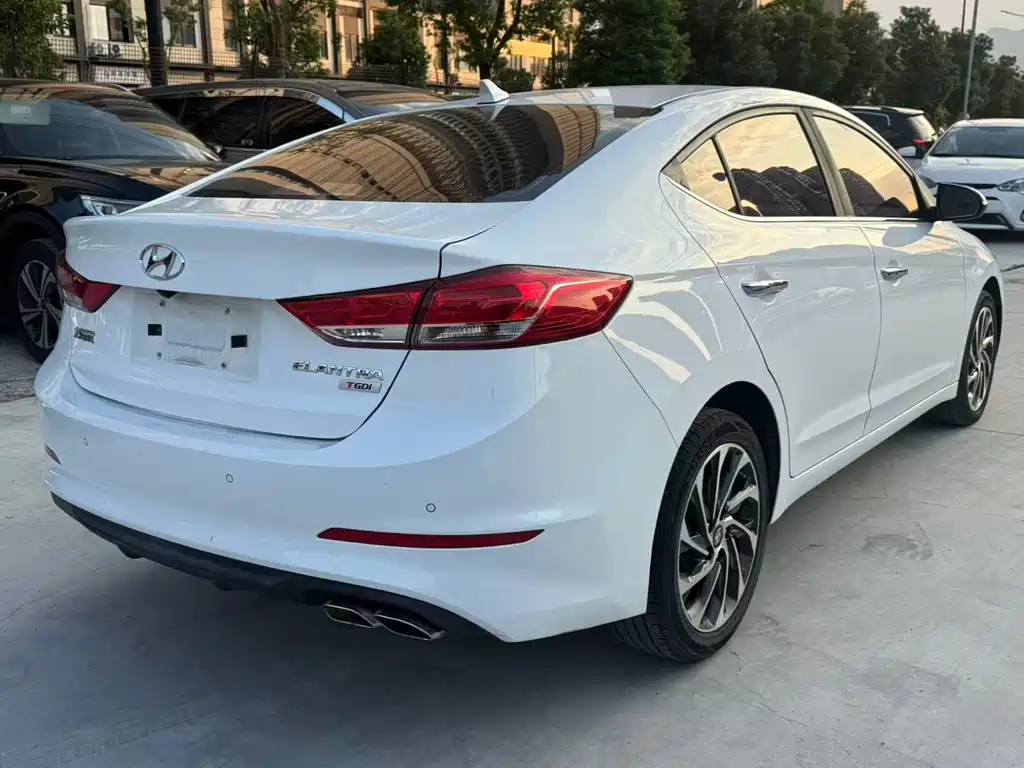 Hyundai Elantra — миниатюра 13