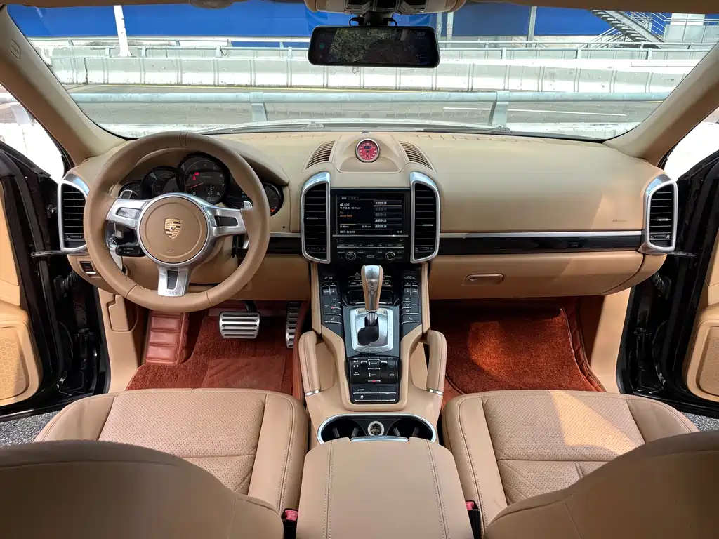 Porsche Cayenne — миниатюра 9