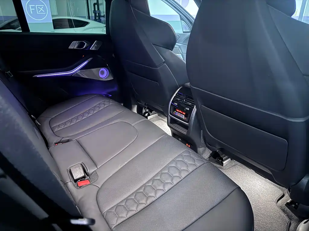 BMW X5 M — миниатюра 12