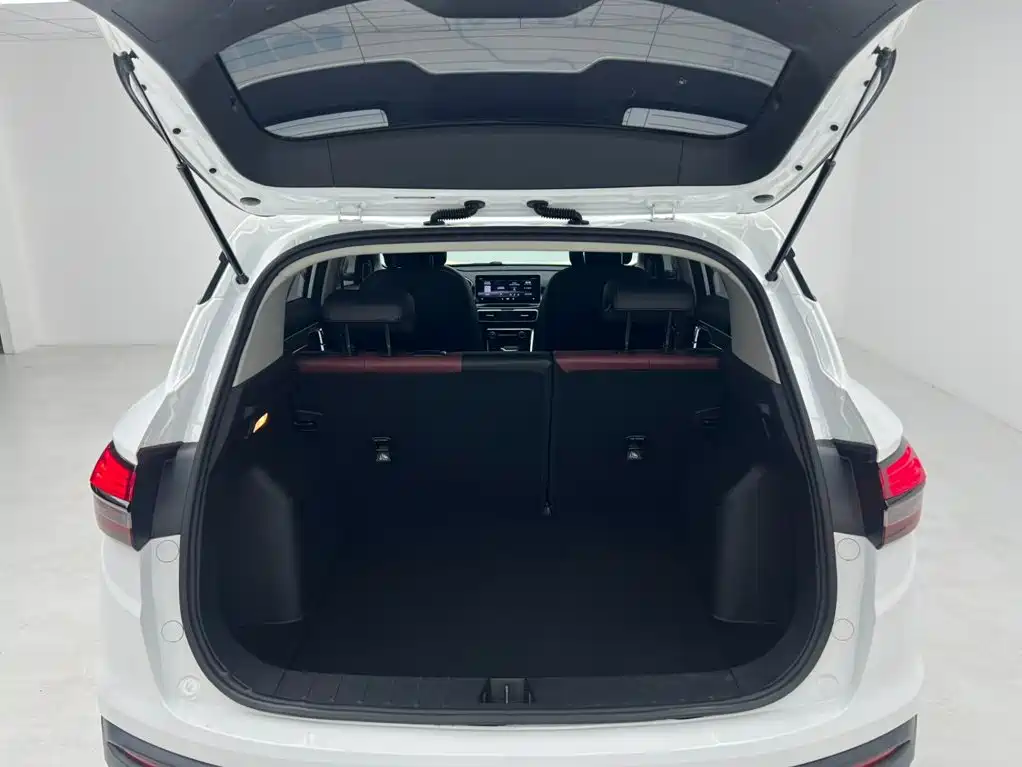 Geely Binyue — миниатюра 13