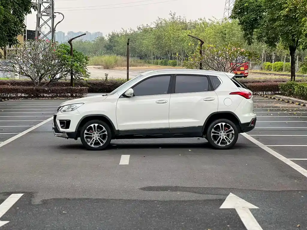 BAIC Senova X35 — миниатюра 5