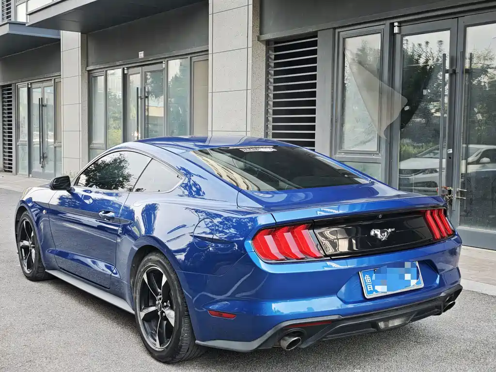 Ford Mustang — миниатюра 9
