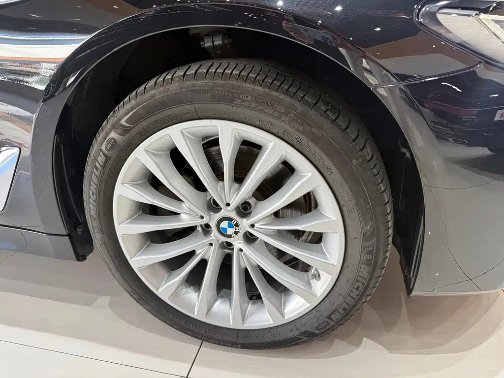 BMW 5 Series — миниатюра 31