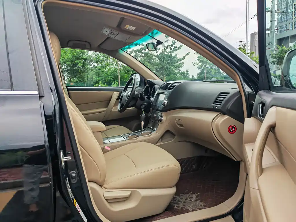Toyota Highlander 2012 2.7L 7 мест Elite