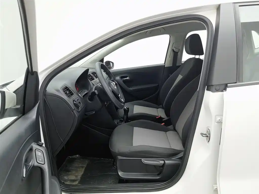 Volkswagen Polo 2018 1.5L MT