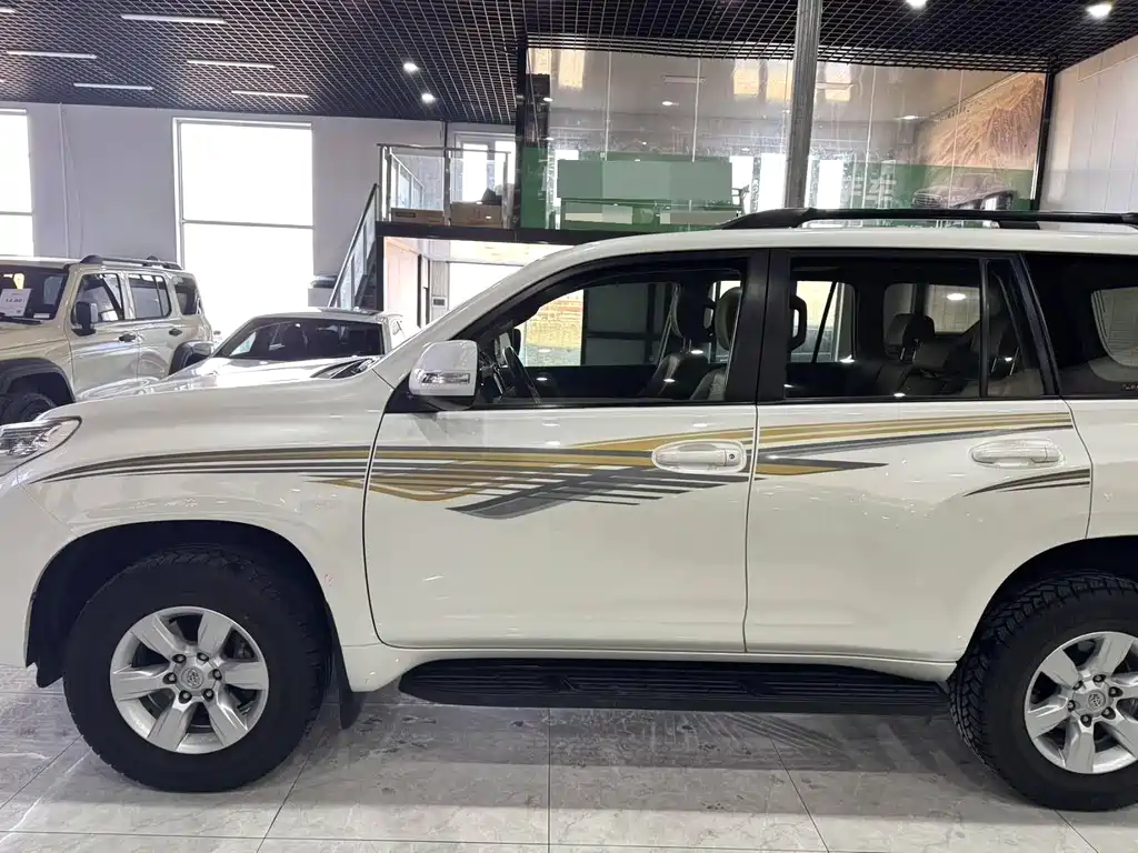 Toyota Land Cruiser Prado 2014 2.7L AT Standard