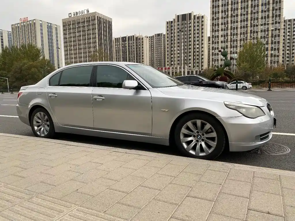 BMW 5 Series — миниатюра 3