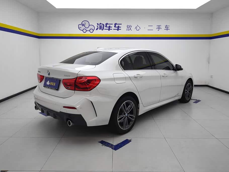 BMW 1 Series 1.5 л 2023 г. Белый, пробег 26400 км