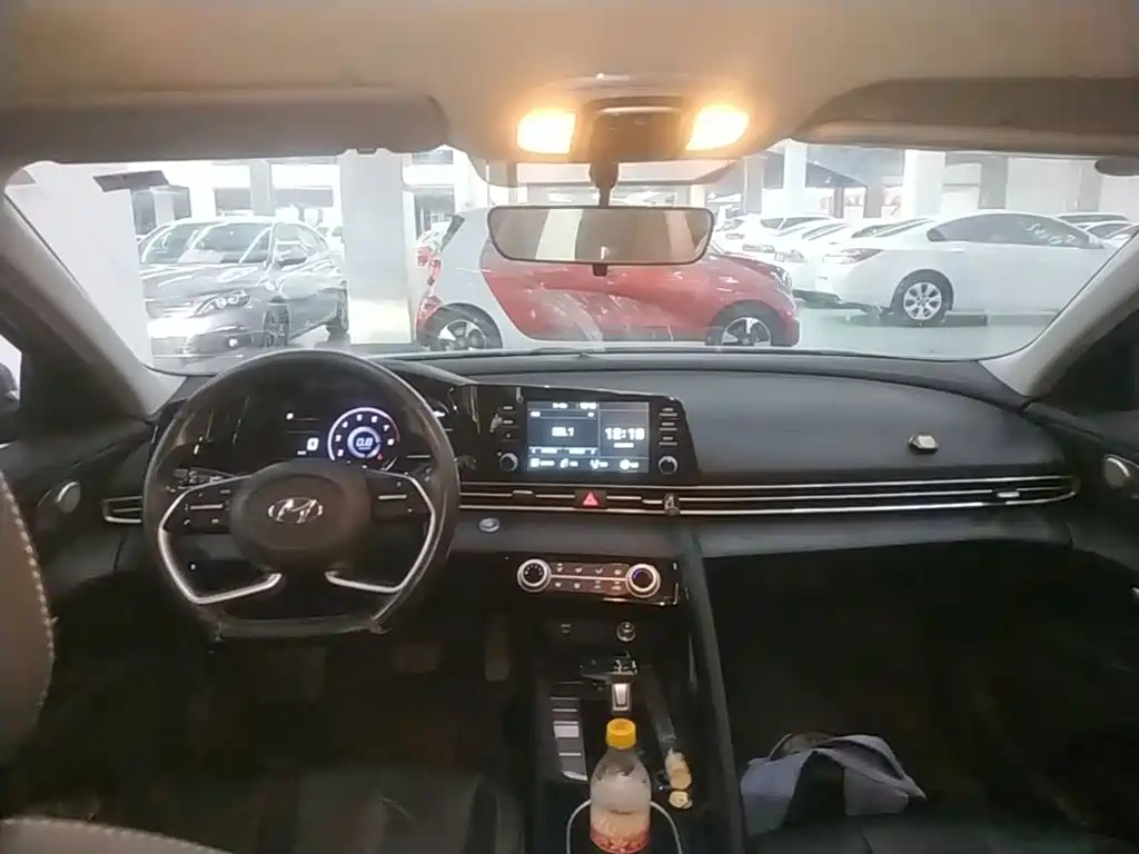Hyundai Elantra — миниатюра 10