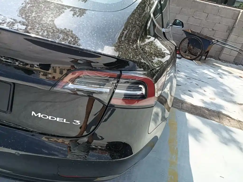 Tesla Model 3 — миниатюра 8