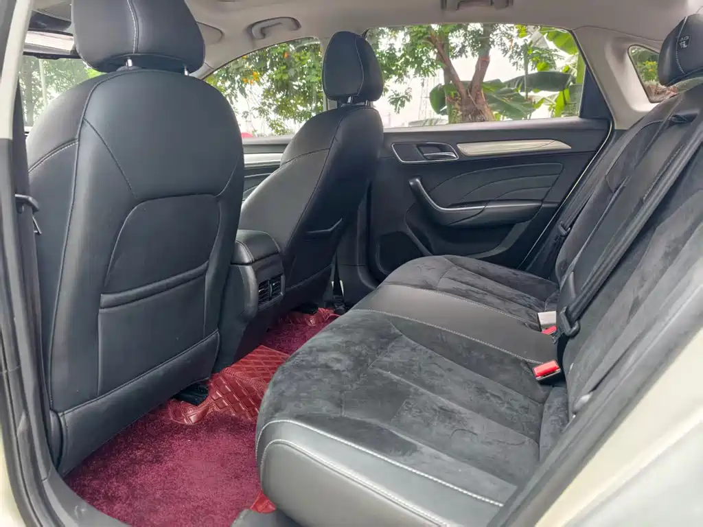 Roewe i6 New Energy - фото 9