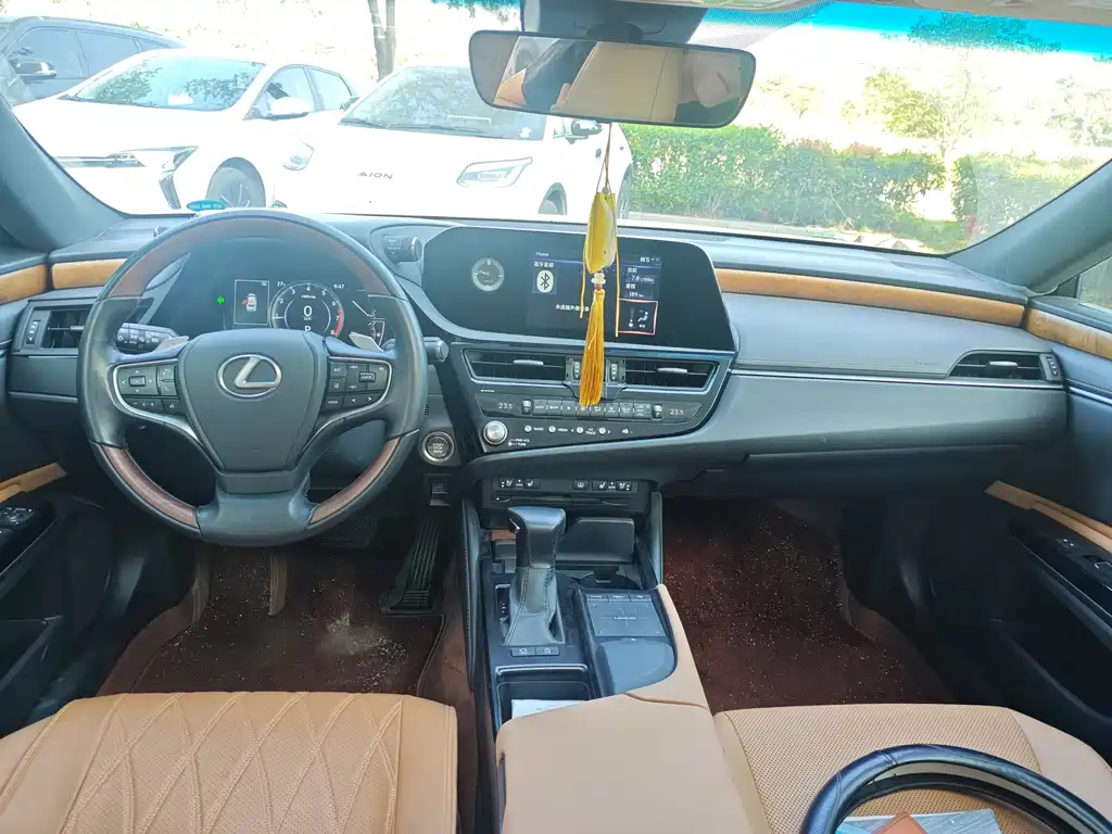 Lexus ES — миниатюра 9