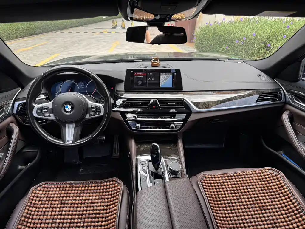 BMW 5 Series — миниатюра 7