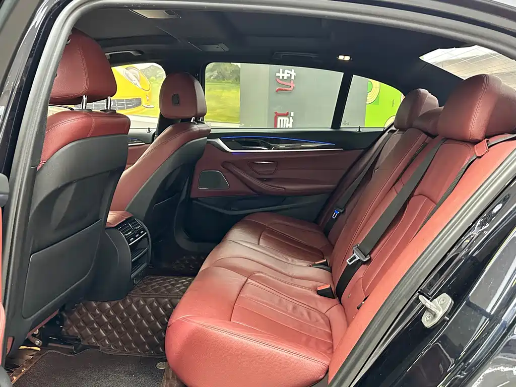 BMW 5 Series — миниатюра 8