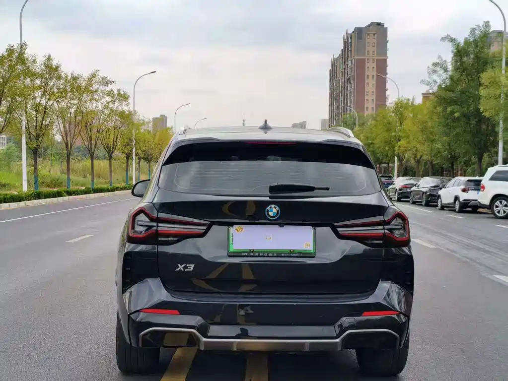 BMW iX3 — миниатюра 8