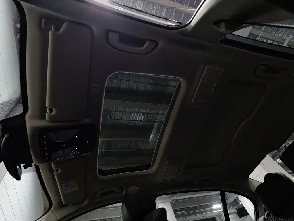 BMW 5 Series New Energy — миниатюра 14