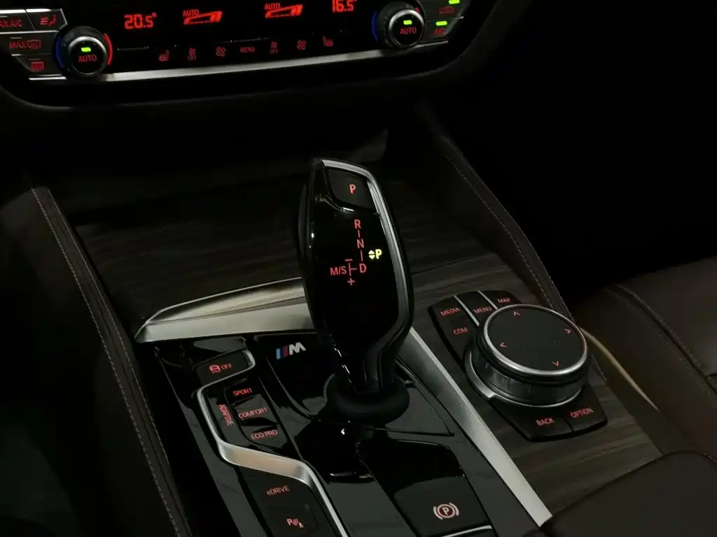 BMW 5 Series New Energy — миниатюра 13