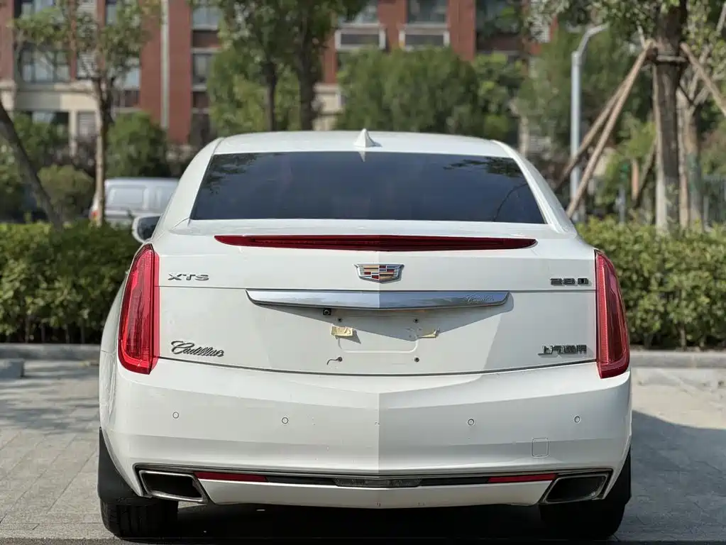 CADILLAC XTS