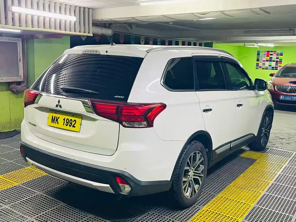 Mitsubishi Outlander (Import) — миниатюра 11