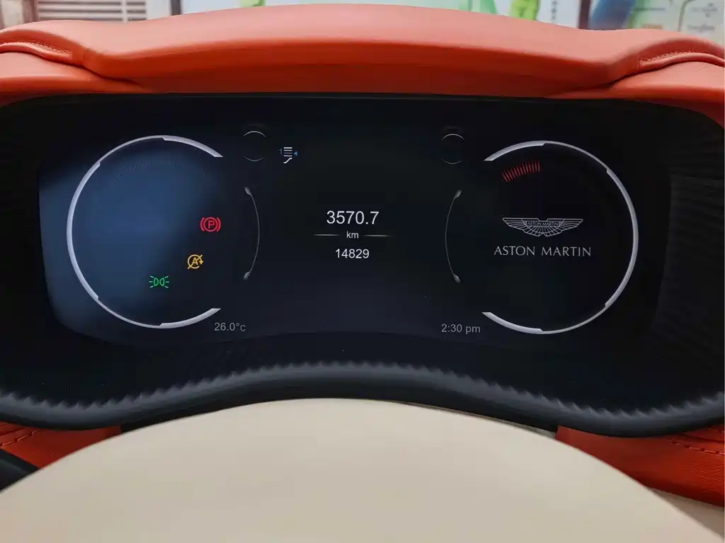 Aston Martin DBX — миниатюра 6