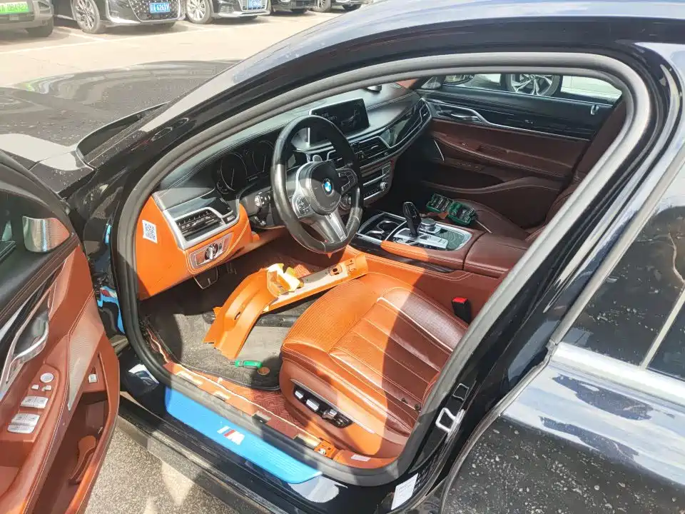 BMW 7 Series — миниатюра 3