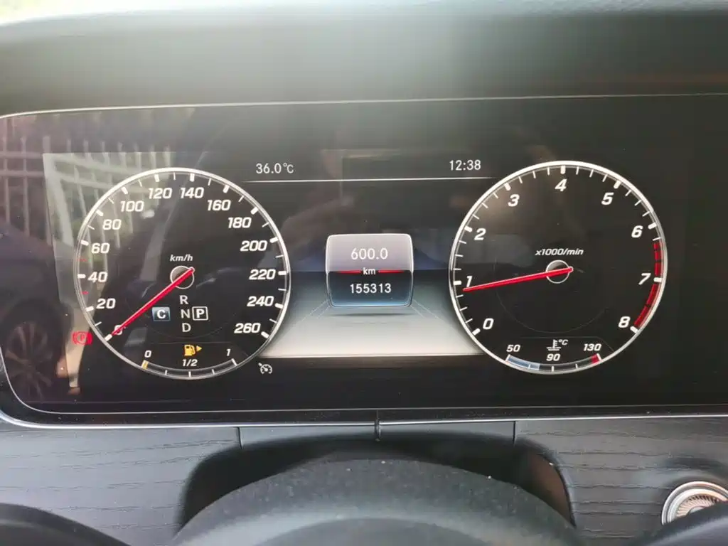 Mercedes-Benz E-Class — миниатюра 12