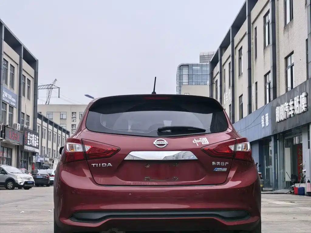 Nissan Tiida — миниатюра 8