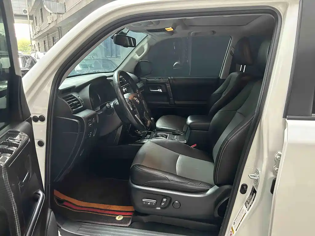 Toyota 4Runner — миниатюра 6