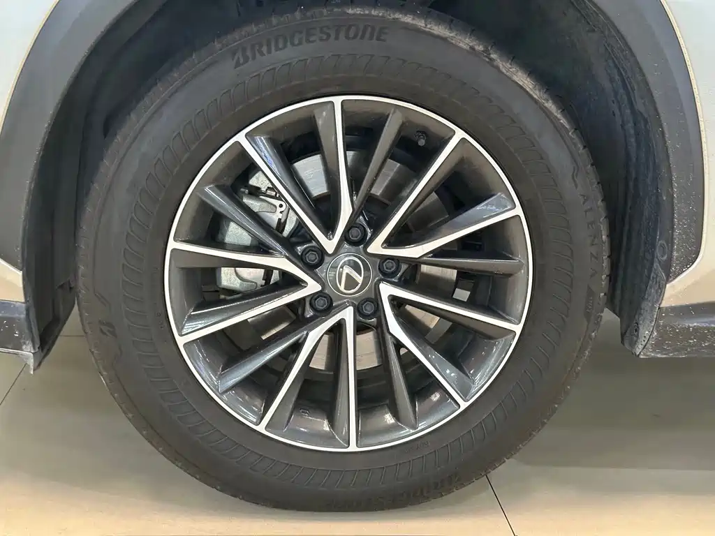 Lexus NX — миниатюра 15