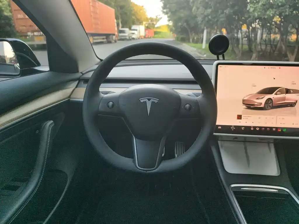 Tesla Model 3 — миниатюра 20
