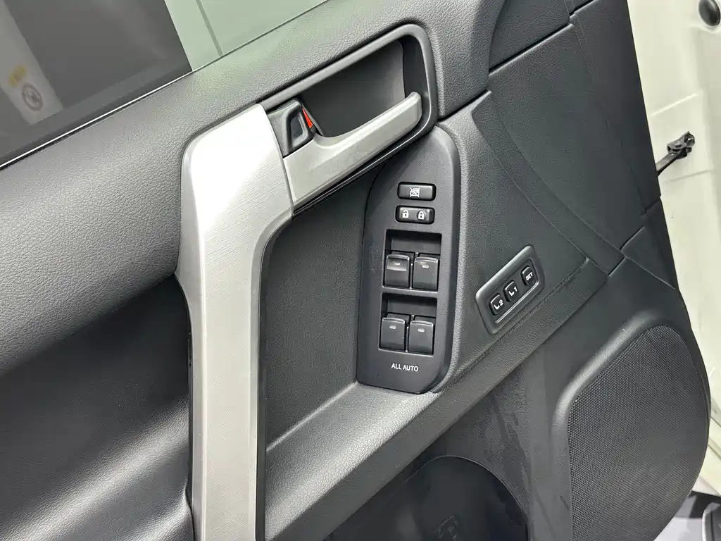 Toyota Land Cruiser Prado 2018 3.5L AT VX NAVI