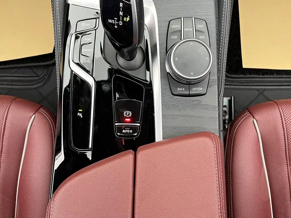BMW 5 Series — миниатюра 23