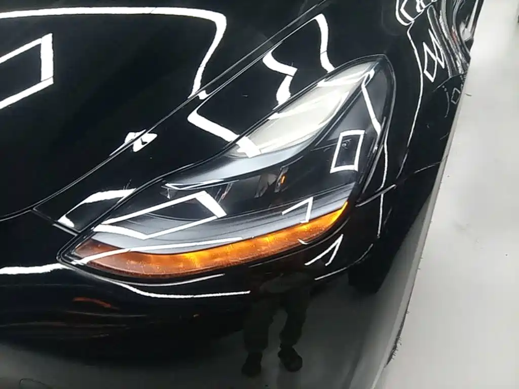 Tesla Model Y — миниатюра 24
