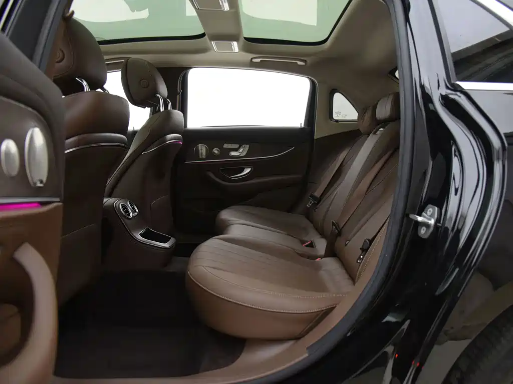 Mercedes-Benz E-Class — миниатюра 16