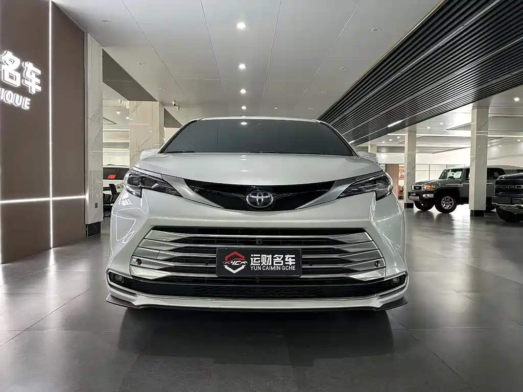 Toyota Sienna — миниатюра 2