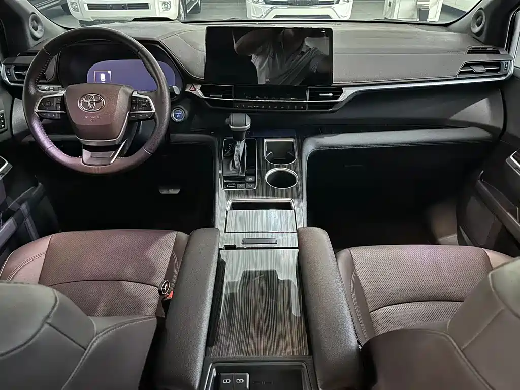 Toyota Sienna — миниатюра 6