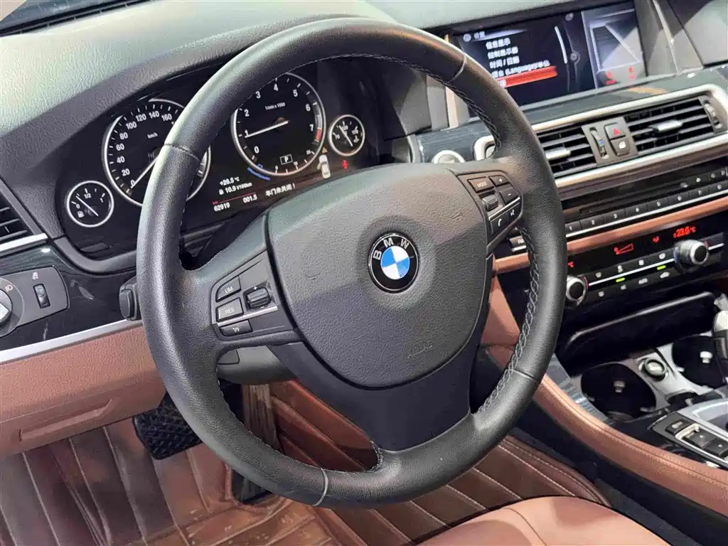 BMW 5 Series — миниатюра 15