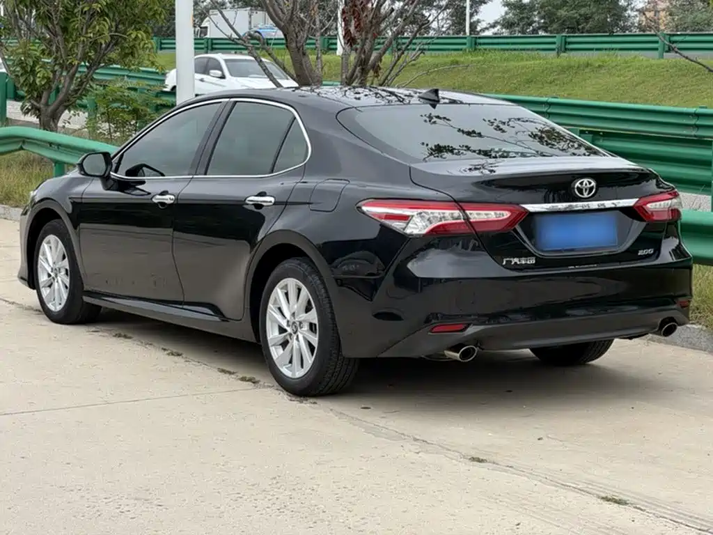 Toyota Camry — миниатюра 10