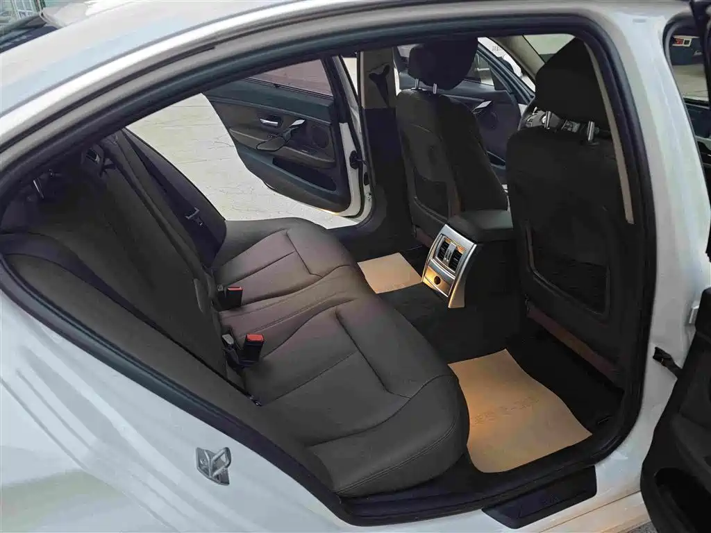 BMW 3 Series — миниатюра 10