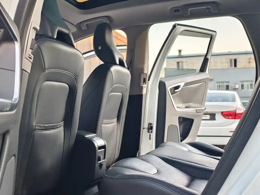 Volvo XC60 — миниатюра 15