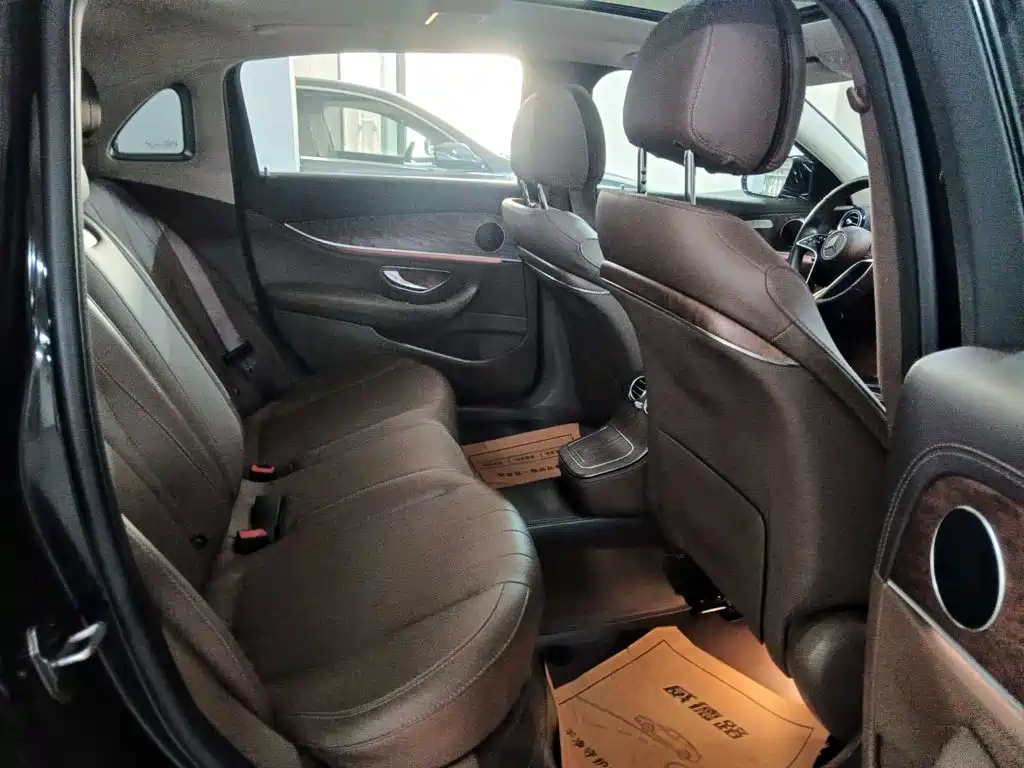 Mercedes-Benz E-Class — миниатюра 10