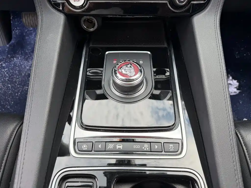 Jaguar F-PACE — миниатюра 9