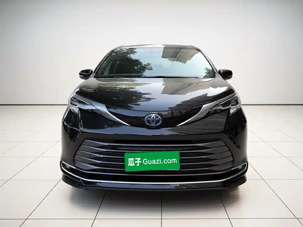 Toyota Sienna — миниатюра 2