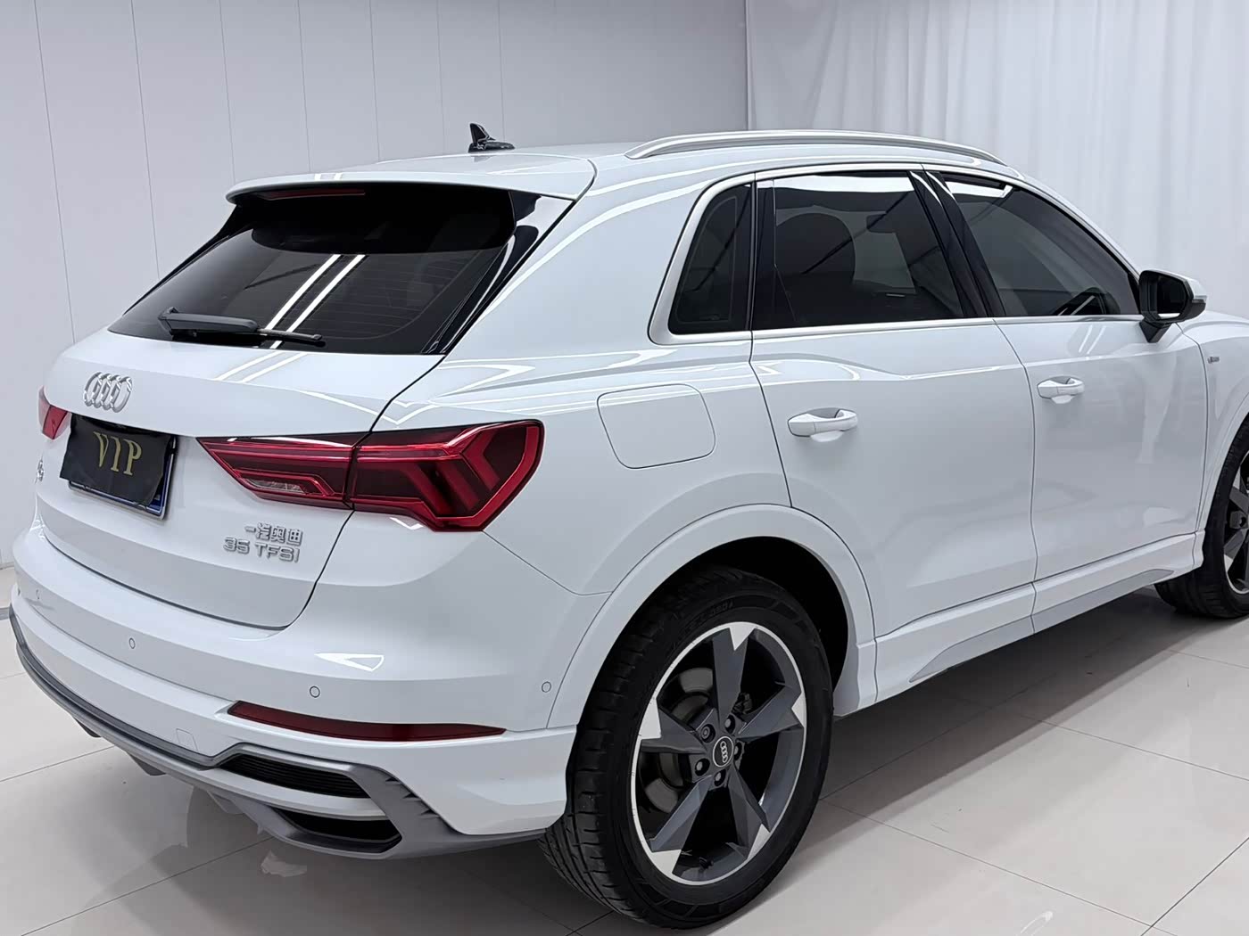 Audi Q3 1.4 л 2022 г. Белый, пробег 38000 км